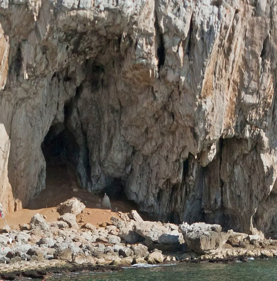 Archäologen entdecken 40.000 Jahre alte, unberührte Neandertaler-Kammer in Gibraltar