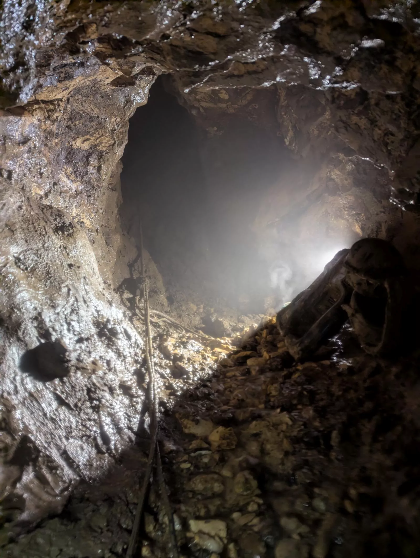 hoehlengang gegenlicht